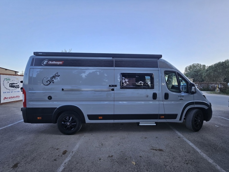 CHALLENGER V210 