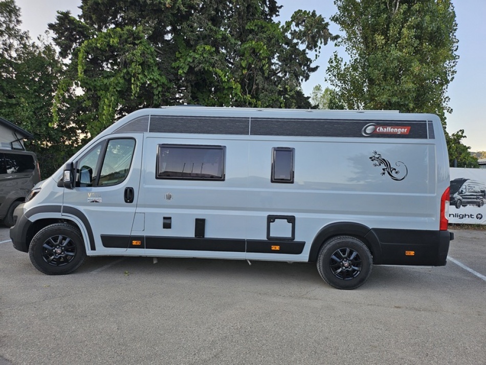 CHALLENGER V210 