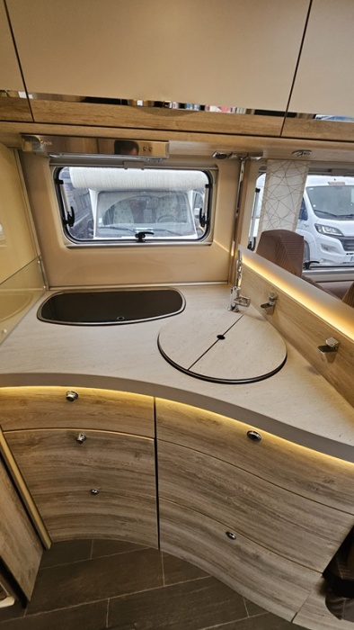 EURA MOBIL IL 695 QB