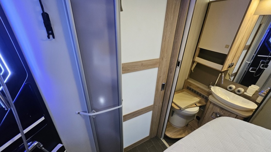 EURA MOBIL IL 695 QB