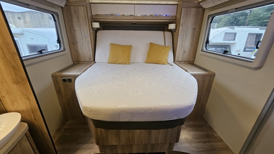 EURA MOBIL IL 695 QB