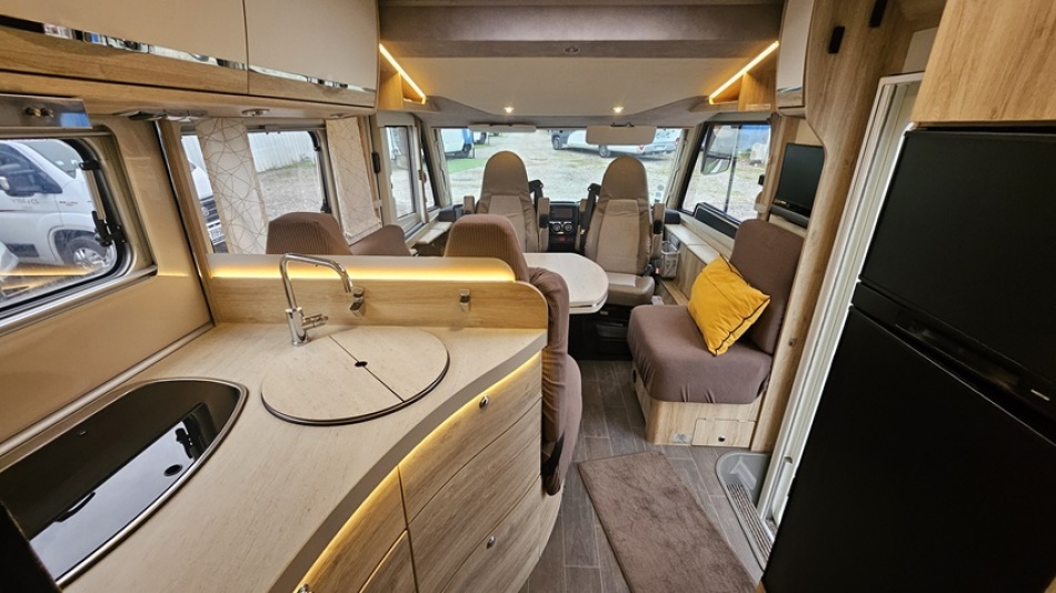 EURA MOBIL IL 695 QB