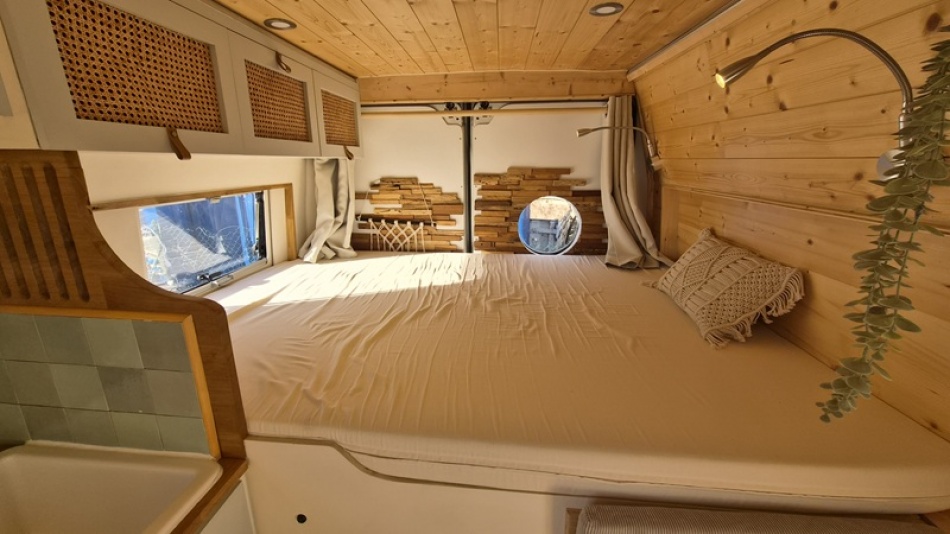 AUTRES URVAN CAMPERVAN 640