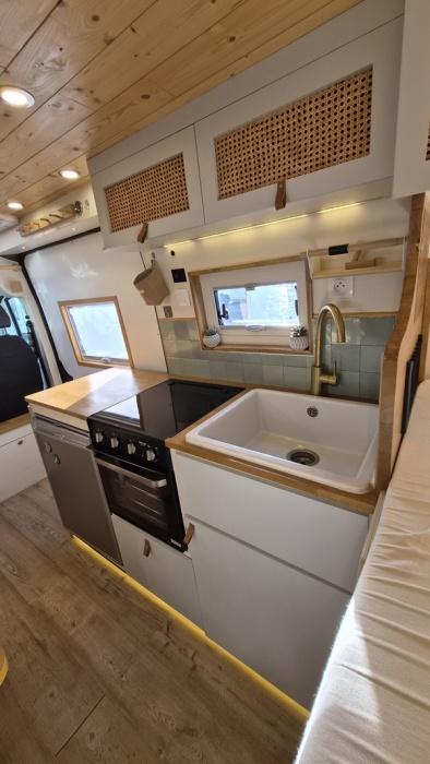 AUTRES URVAN CAMPERVAN 640