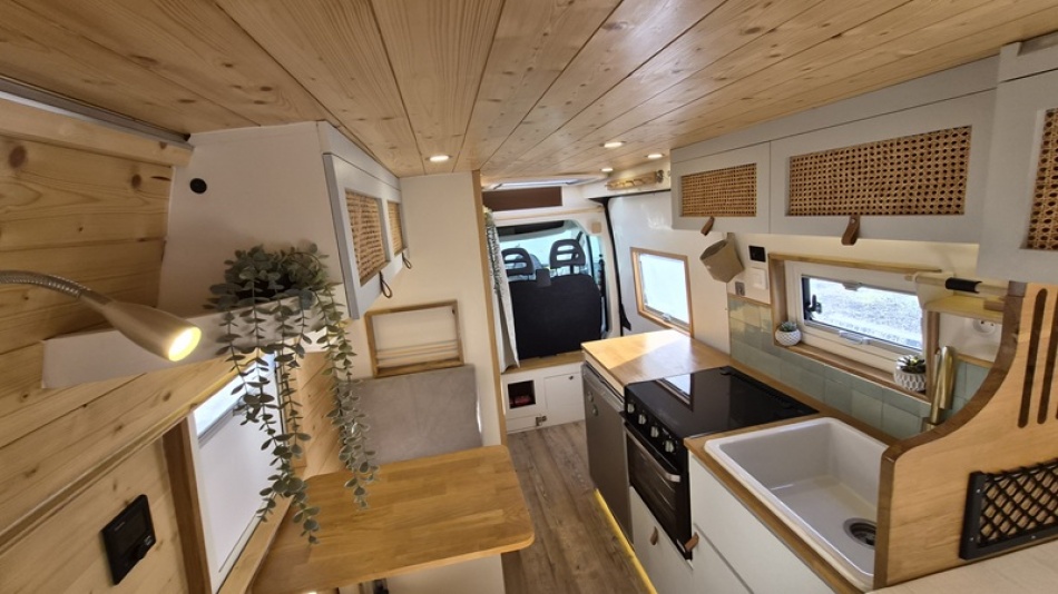 AUTRES URVAN CAMPERVAN 640